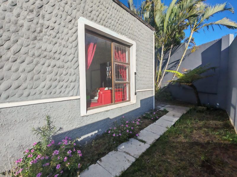 SPACIOUS TOWNHOUSE! PET FRIENDLY! PERFECT INVESTMENT! - Photo 2