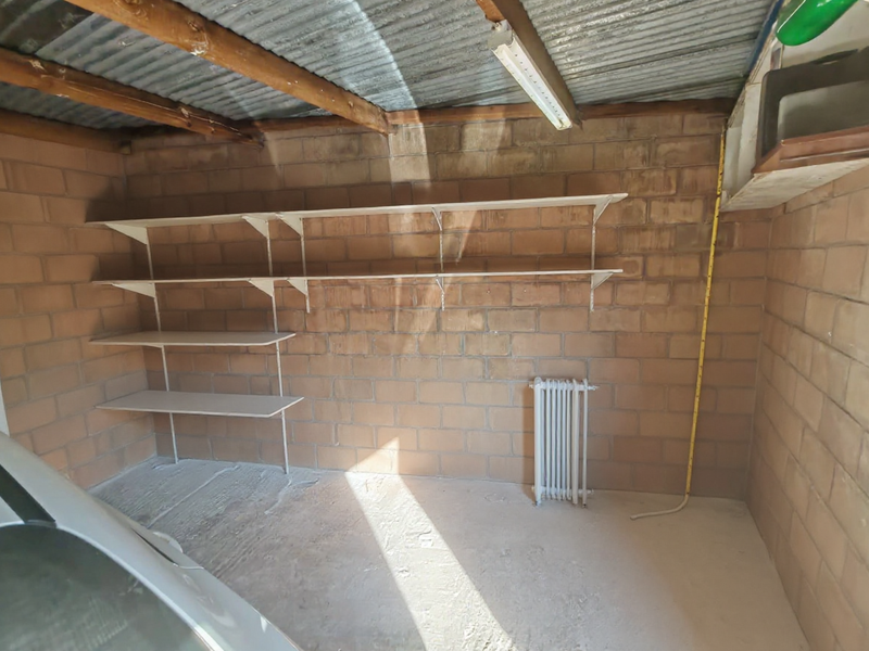 SPACIOUS TOWNHOUSE! PET FRIENDLY! PERFECT INVESTMENT! - Photo 9