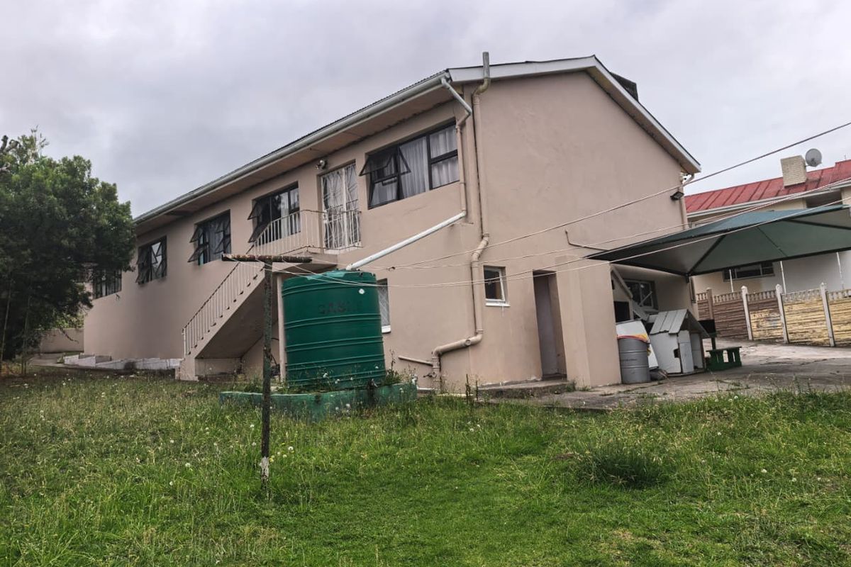 Stylish & Spacious Modern Home in a Quiet, Sought-After Suburb - Photo 4