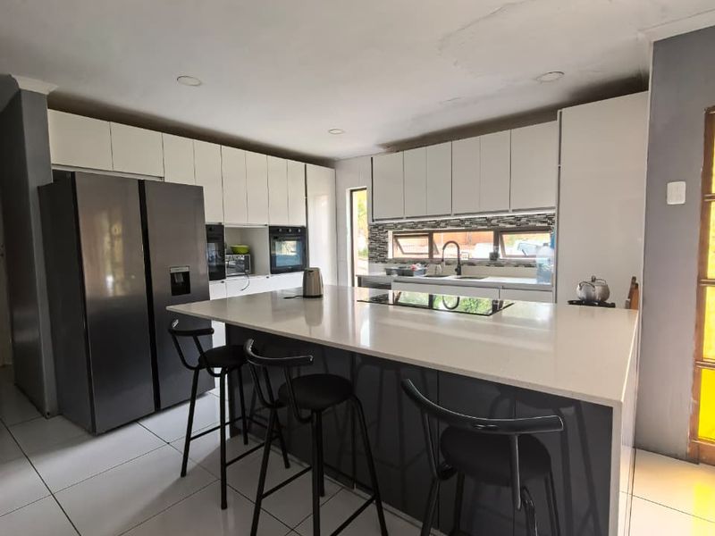 Stylish & Spacious Modern Home in a Quiet, Sought-After Suburb - Photo 7