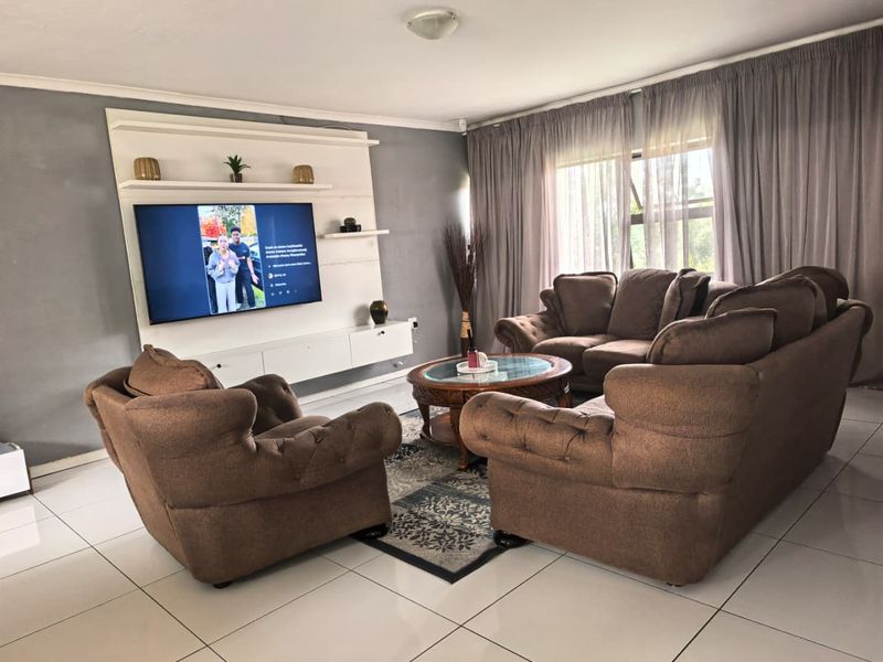 Stylish & Spacious Modern Home in a Quiet, Sought-After Suburb - Photo 6