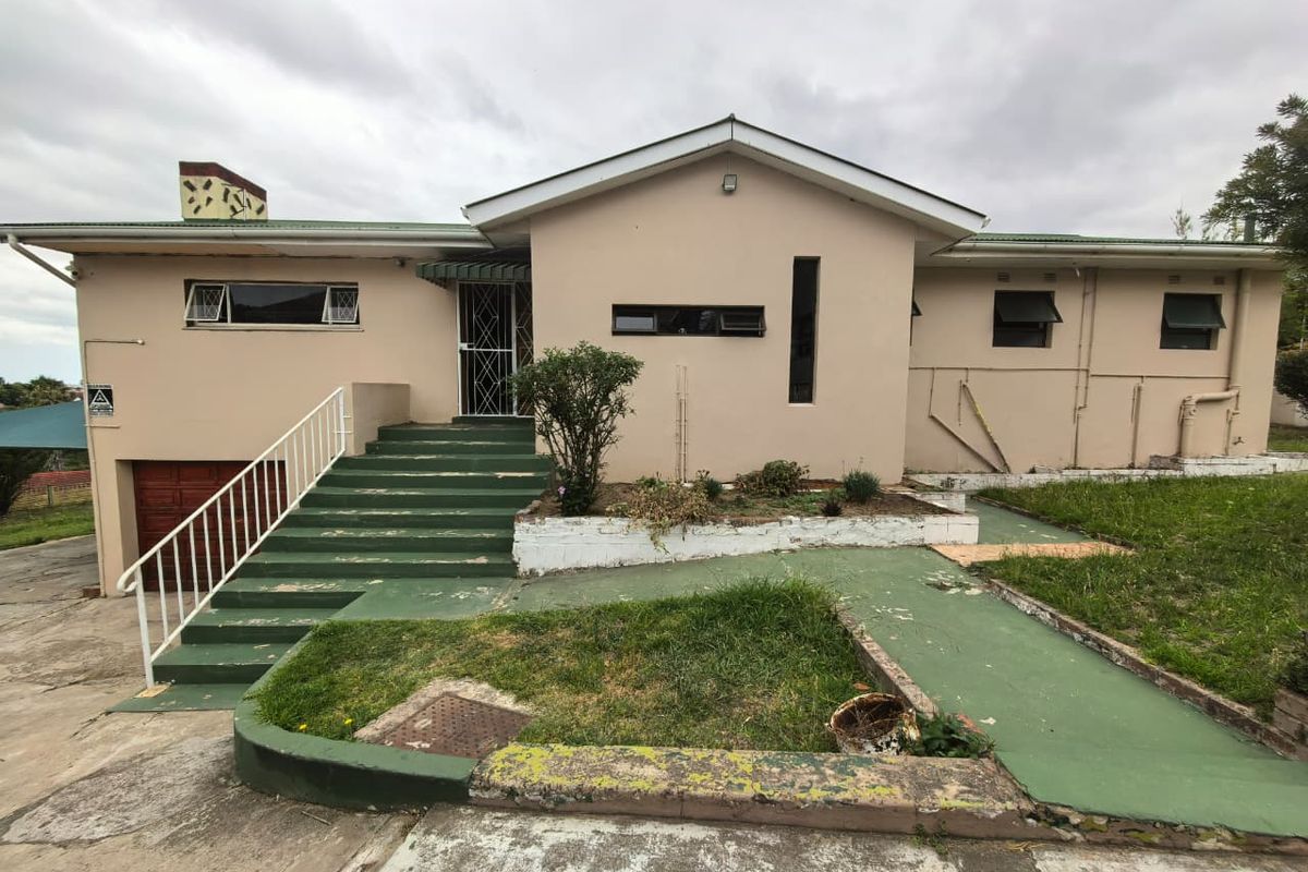 Stylish & Spacious Modern Home in a Quiet, Sought-After Suburb - Photo 2