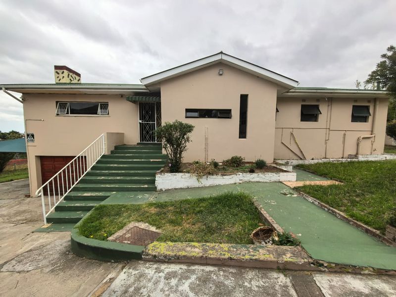 Stylish & Spacious Modern Home in a Quiet, Sought-After Suburb - Photo 2