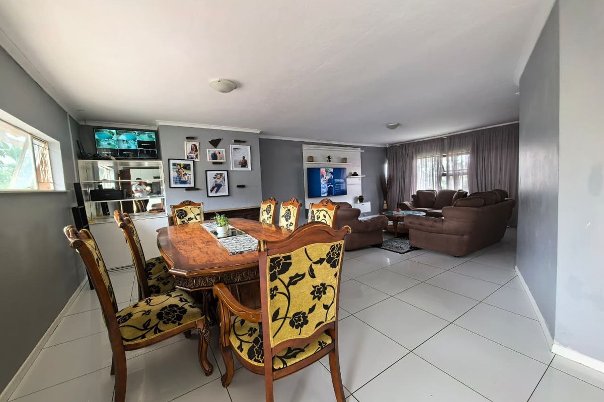 Stylish & Spacious Modern Home in a Quiet, Sought-After Suburb - Photo 5