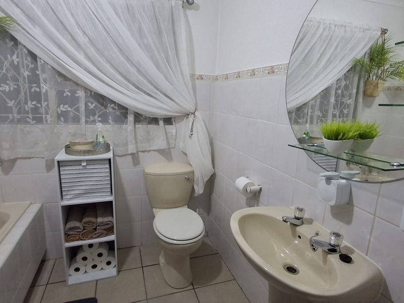 3 Bedroom Townhouse for Sale in Dunnottar - Photo 9