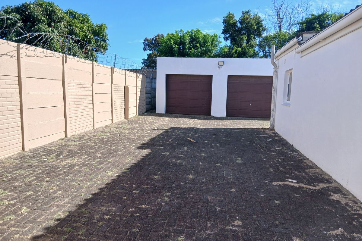 Generous Living, Expansive Yard, Peaceful Surroundings - Photo 2