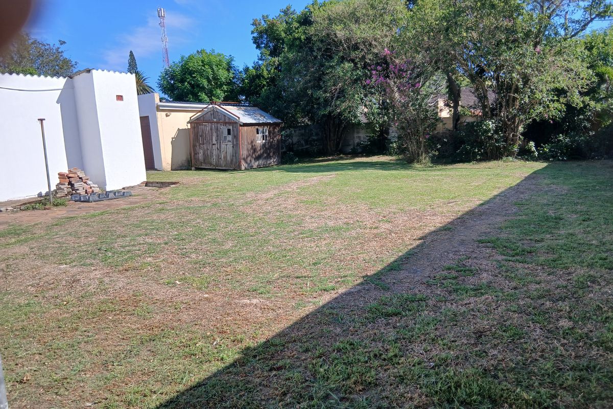 Generous Living, Expansive Yard, Peaceful Surroundings - Photo 5