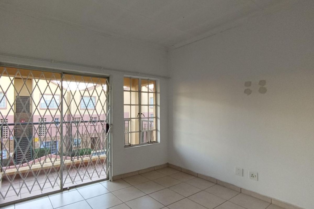 Spacious and modern duplex in Marlands - Move in ready - Photo 4