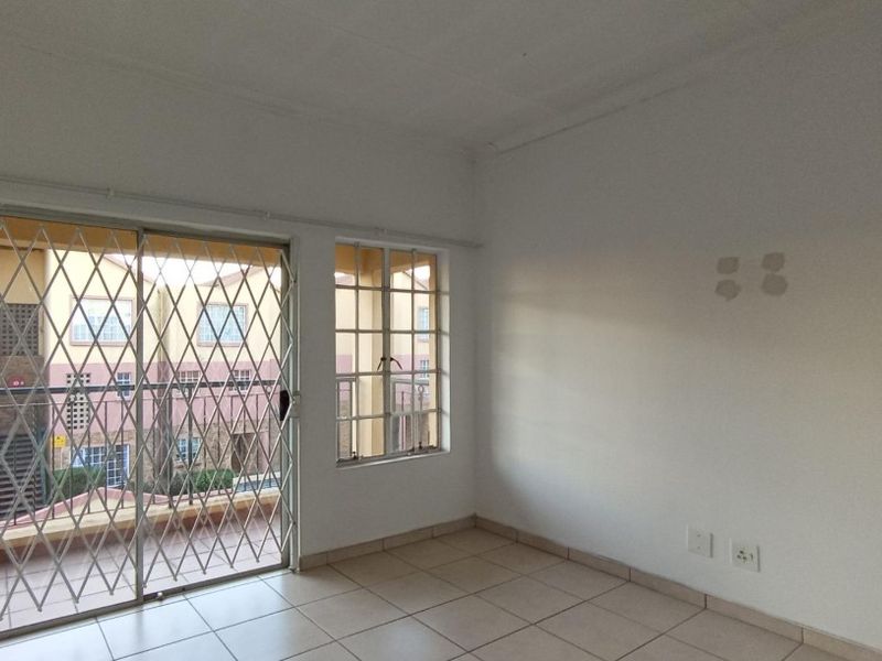 Spacious and modern duplex in Marlands - Move in ready - Photo 4