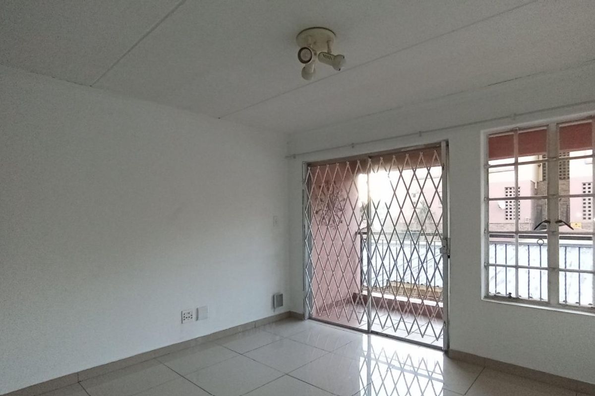 Spacious and modern duplex in Marlands - Move in ready - Photo 3