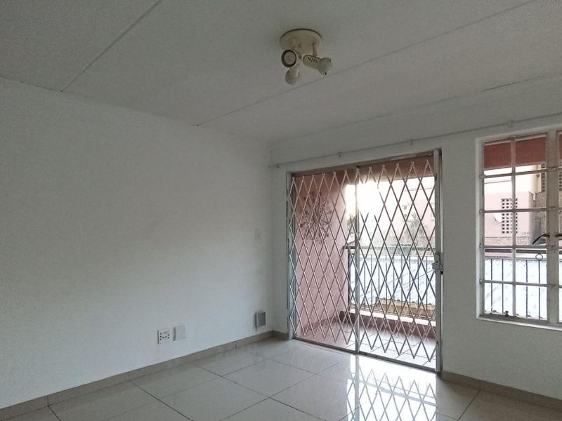 Spacious and modern duplex in Marlands - Move in ready - Photo 3