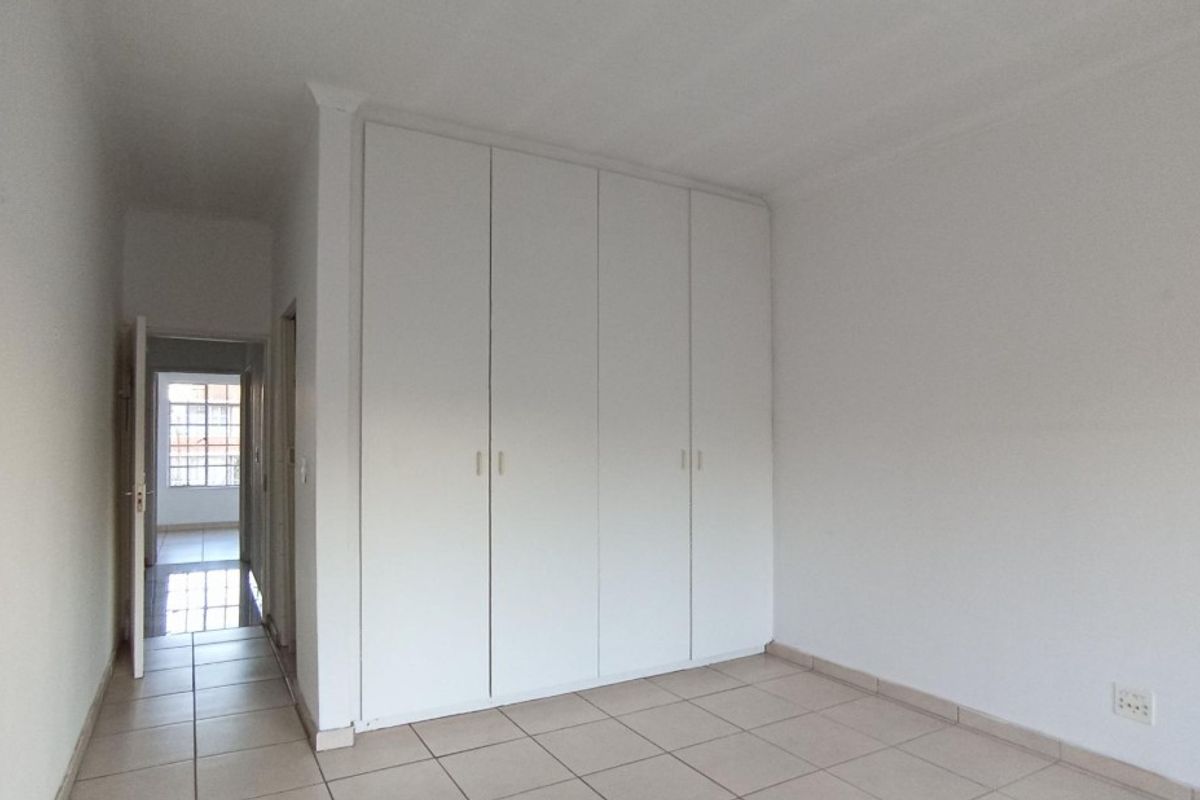 Spacious and modern duplex in Marlands - Move in ready - Photo 5