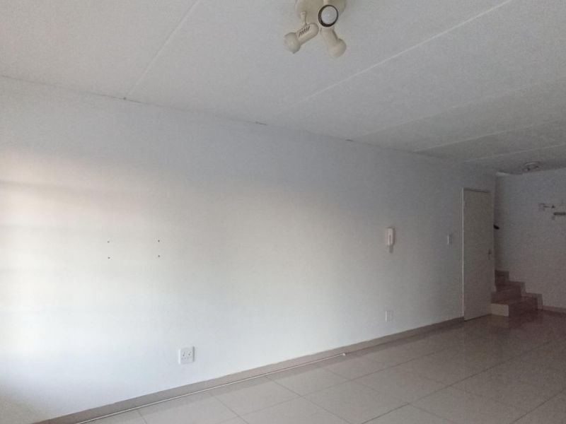 Spacious and modern duplex in Marlands - Move in ready - Photo 2