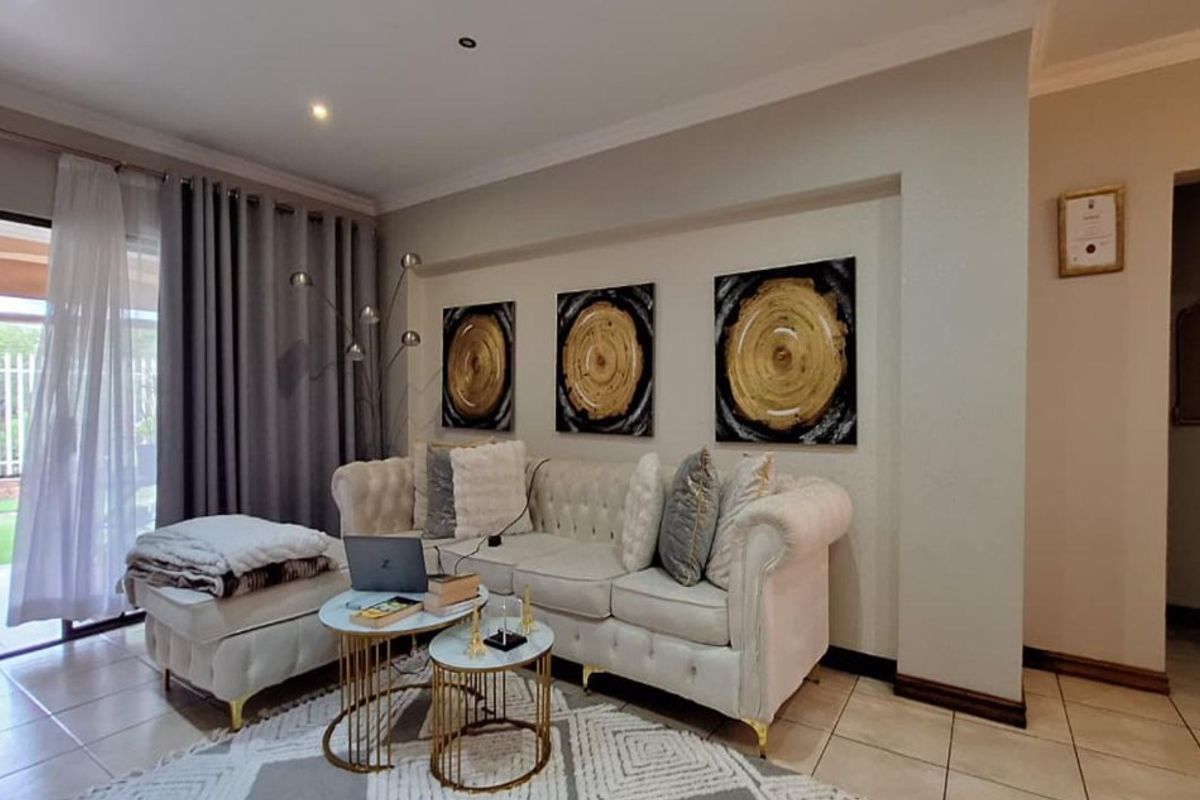 UPMARKET UNIT must be sold URGENTLY -  RARE Find - Photo 4