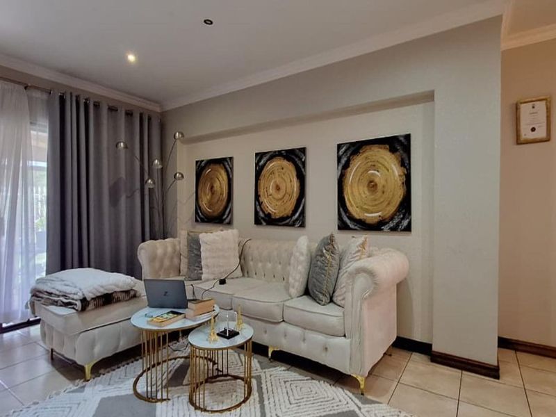 UPMARKET UNIT must be sold URGENTLY -  RARE Find - Photo 4