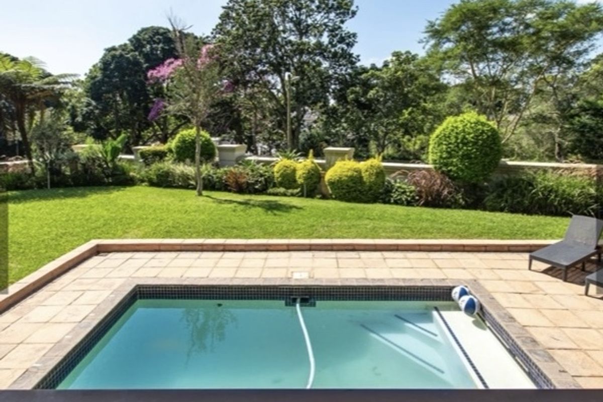 Sought After Complex in Renowned Meadow Lane - Photo 3