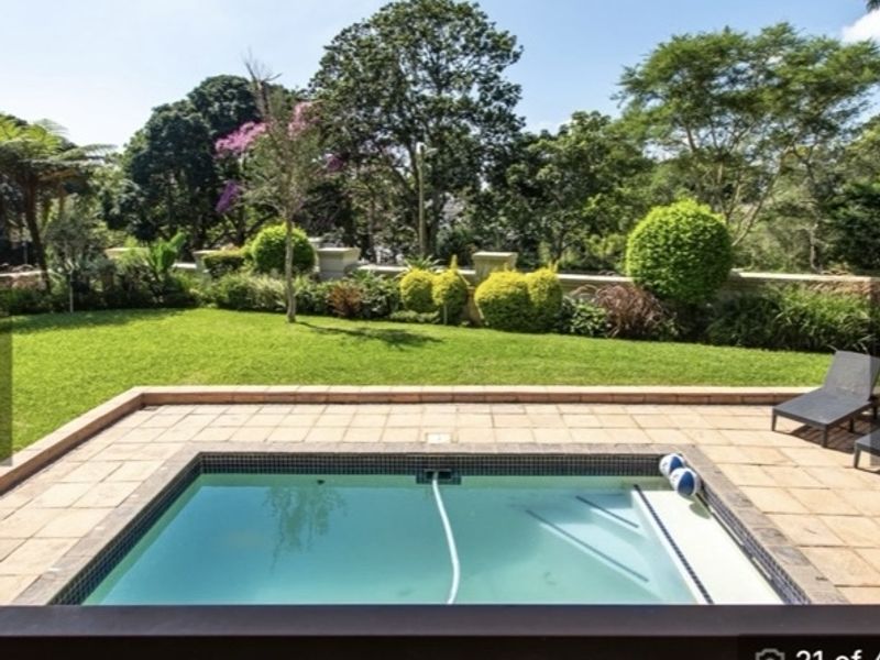 Sought After Complex in Renowned Meadow Lane - Photo 3