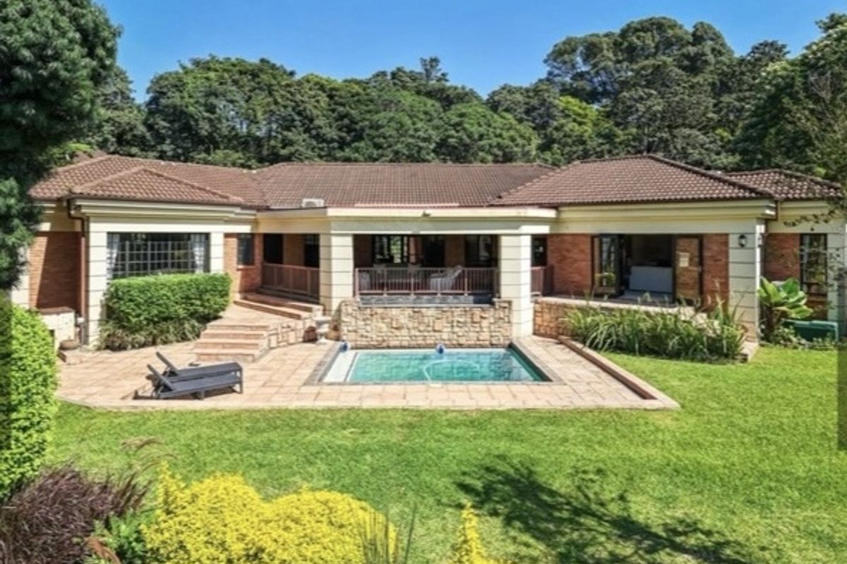 Sought After Complex in Renowned Meadow Lane - Photo 2