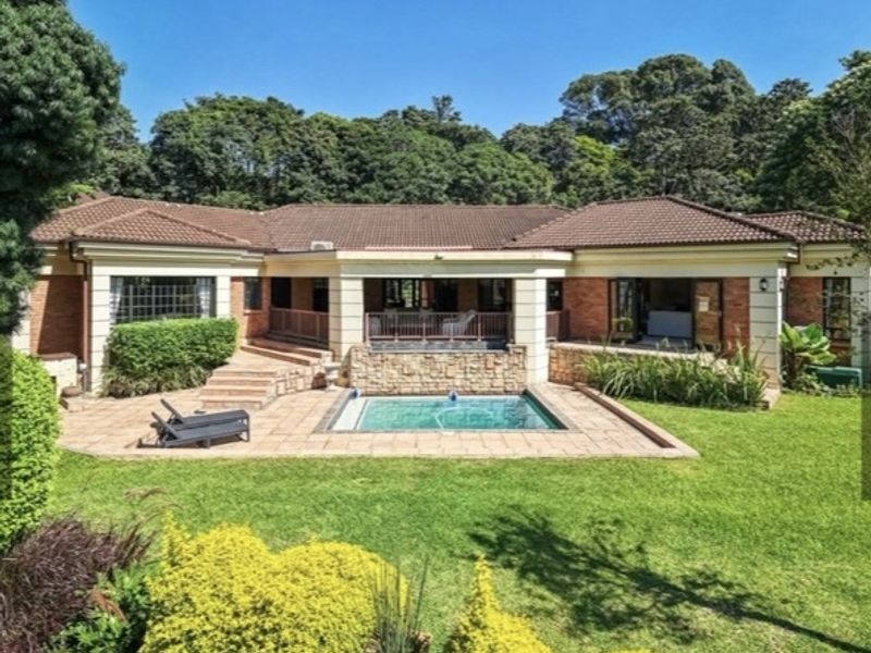 Sought After Complex in Renowned Meadow Lane - Photo 2