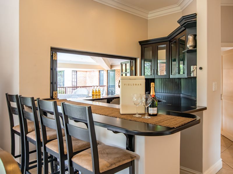 Sought After Complex in Renowned Meadow Lane - Photo 9