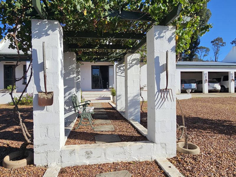 Prime Investment Opportunity – Expansive Property with Three Distinct Dwellings - Photo 6