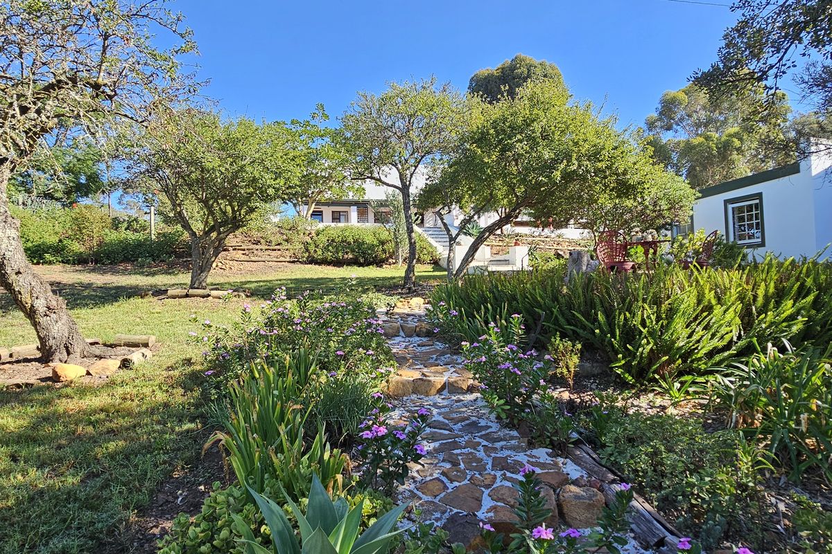 Prime Investment Opportunity – Expansive Property with Three Distinct Dwellings - Photo 4