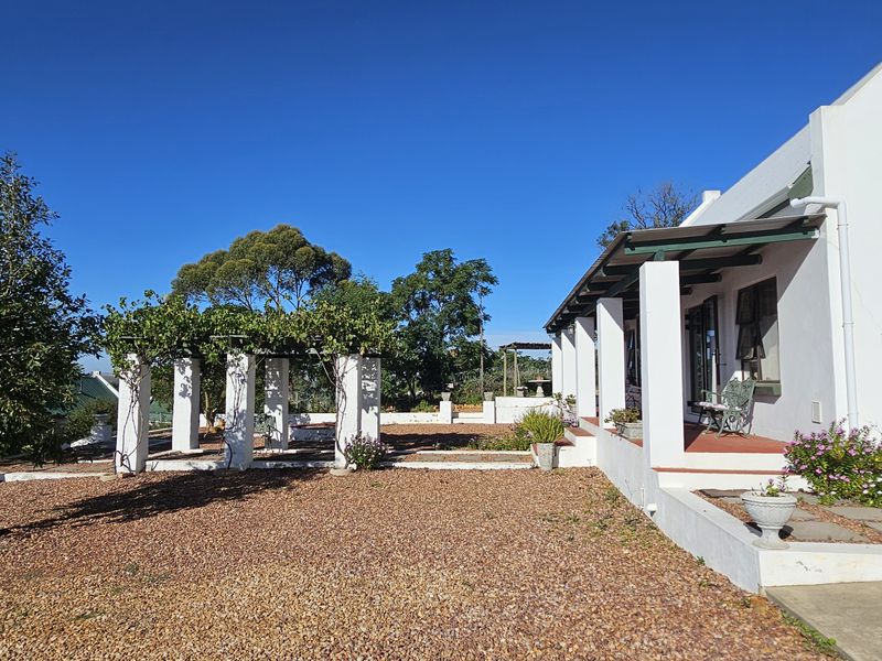 Prime Investment Opportunity – Expansive Property with Three Distinct Dwellings - Photo 8