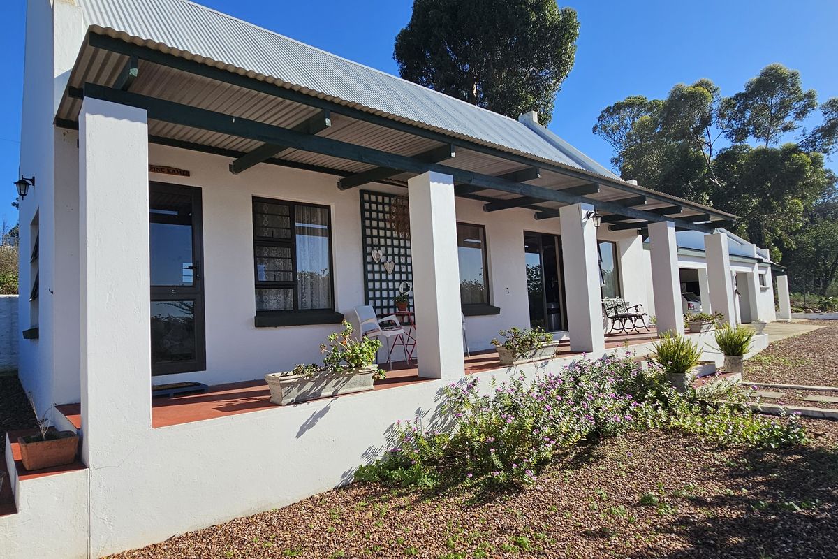 Prime Investment Opportunity – Expansive Property with Three Distinct Dwellings - Photo 5