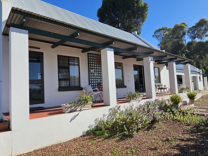 Prime Investment Opportunity – Expansive Property with Three Distinct Dwellings - Photo 5