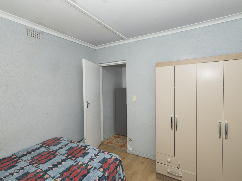 Spacious 4 Bedroom Family Home with Granny Flat & Large Yard - Photo 9