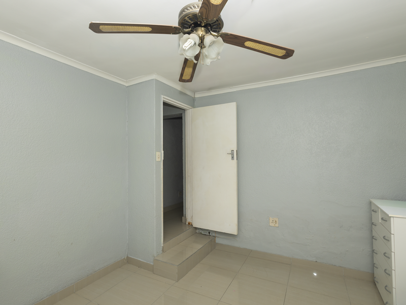 Spacious 4 Bedroom Family Home with Granny Flat & Large Yard - Photo 7