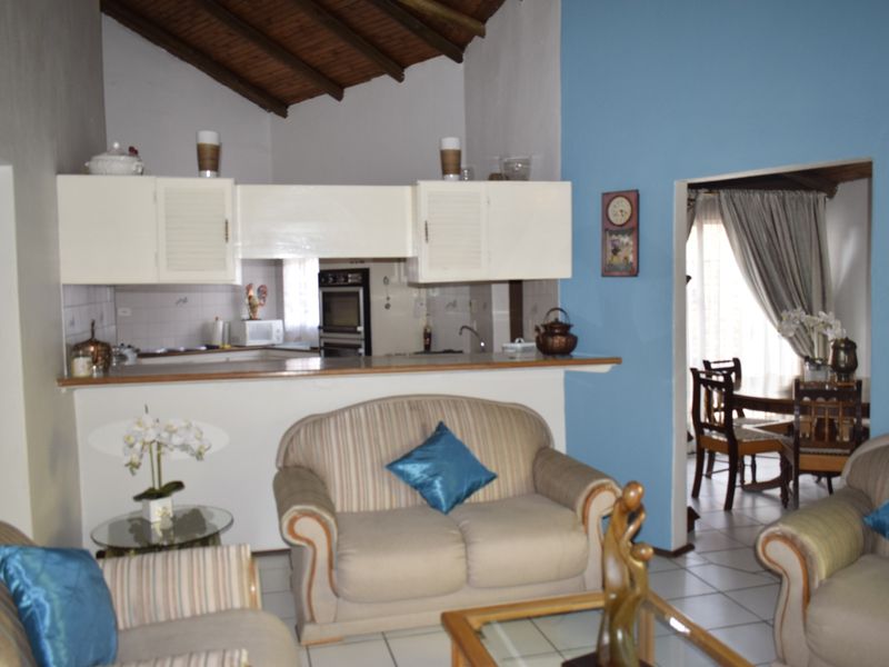 5 Bedrooms property for sale in Sunward Park Village. - Photo 9