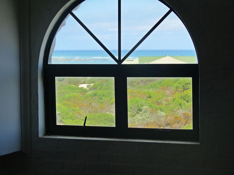 Spacious Family Home for Long-Term Rental in Nature Reserve Setting - Photo 9