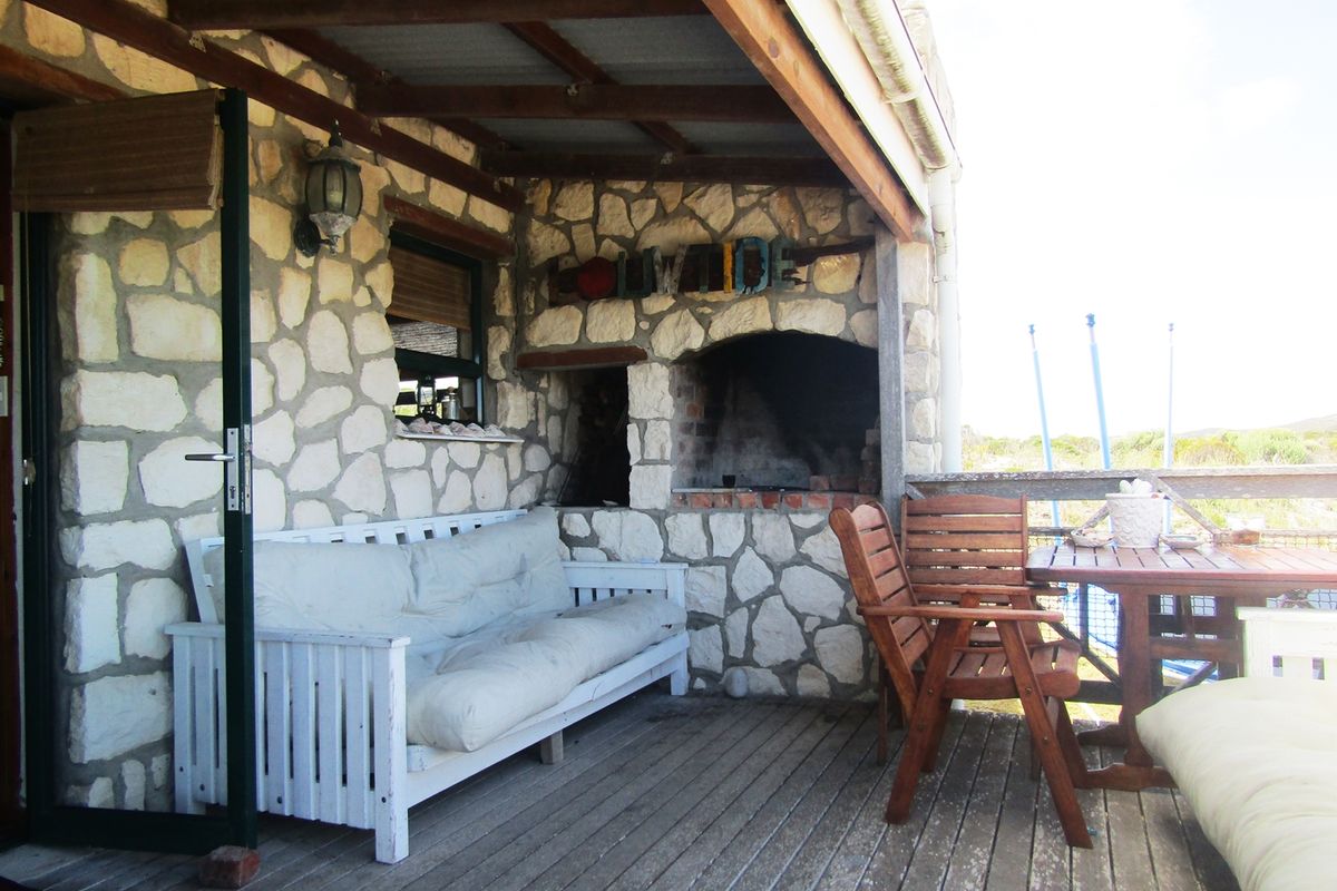 Spacious Family Home for Long-Term Rental in Nature Reserve Setting - Photo 5