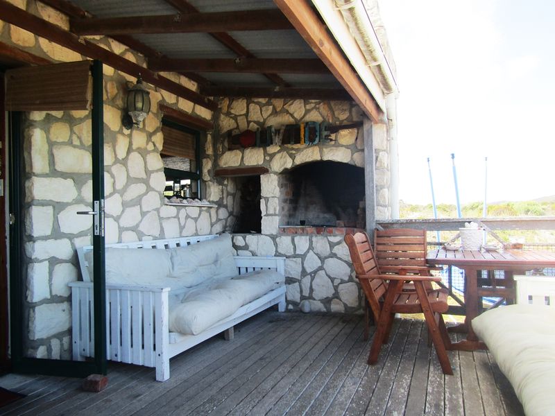 Spacious Family Home for Long-Term Rental in Nature Reserve Setting - Photo 5