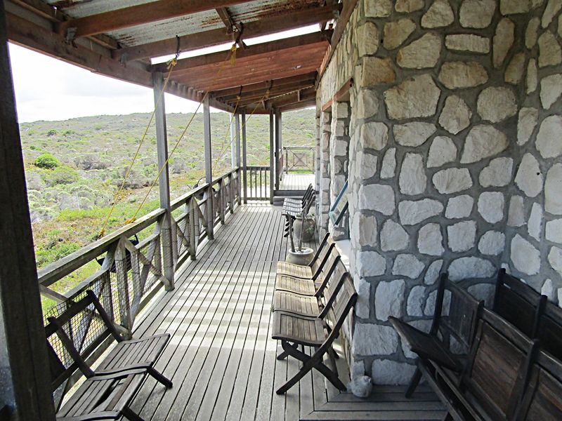 Spacious Family Home for Long-Term Rental in Nature Reserve Setting - Photo 8