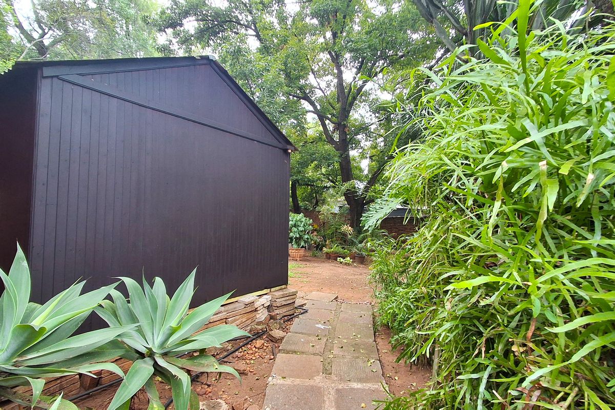 Charming 3-bedroom family home for sale in Schoemansville, Hartbeespoort! - Photo 4