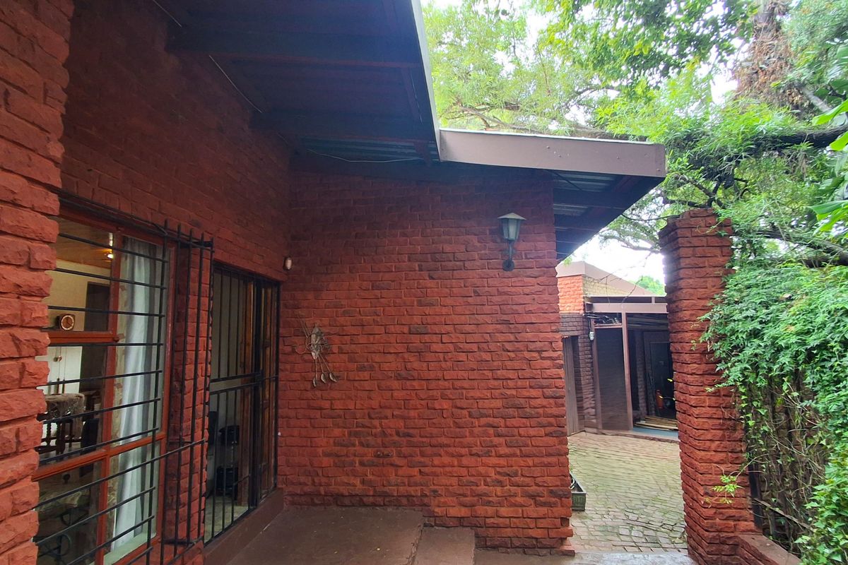 Charming 3-bedroom family home for sale in Schoemansville, Hartbeespoort! - Photo 2