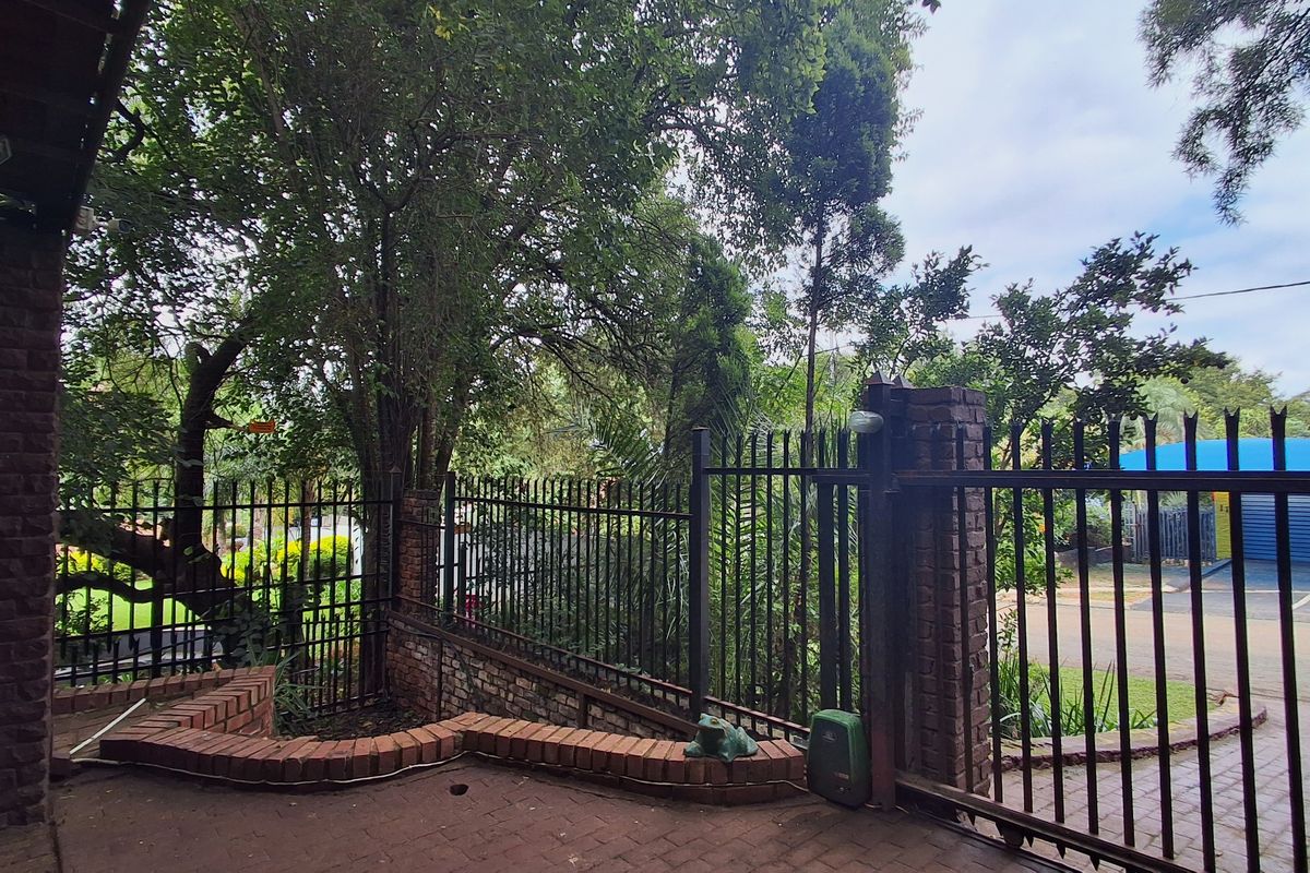 Charming 3-bedroom family home for sale in Schoemansville, Hartbeespoort! - Photo 5