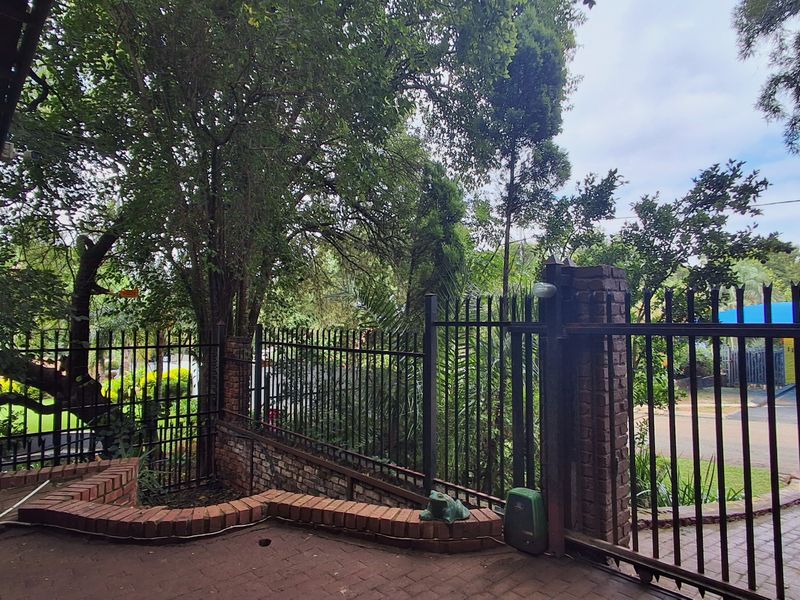 Charming 3-bedroom family home for sale in Schoemansville, Hartbeespoort! - Photo 5