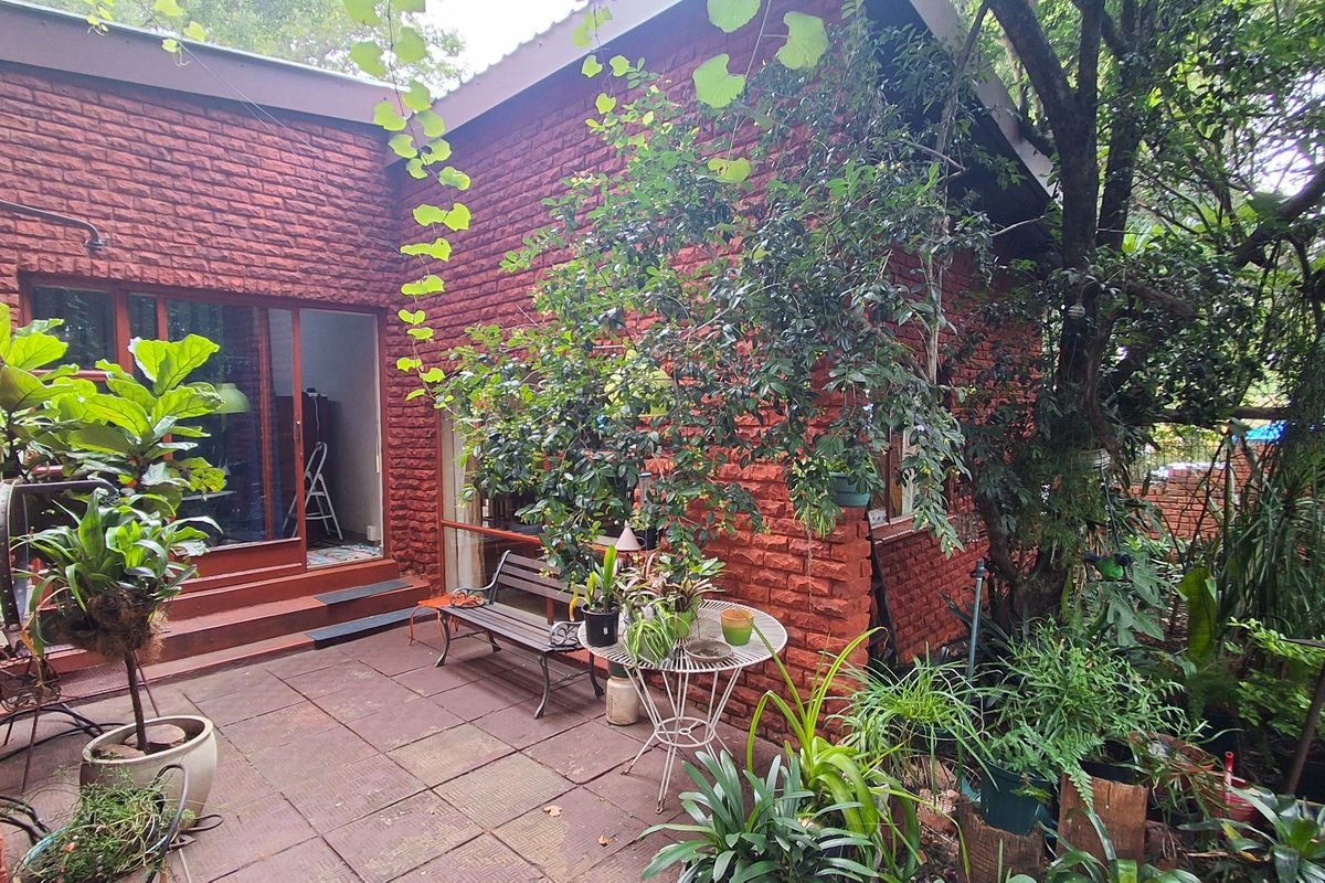 Charming 3-bedroom family home for sale in Schoemansville, Hartbeespoort! - Photo 3