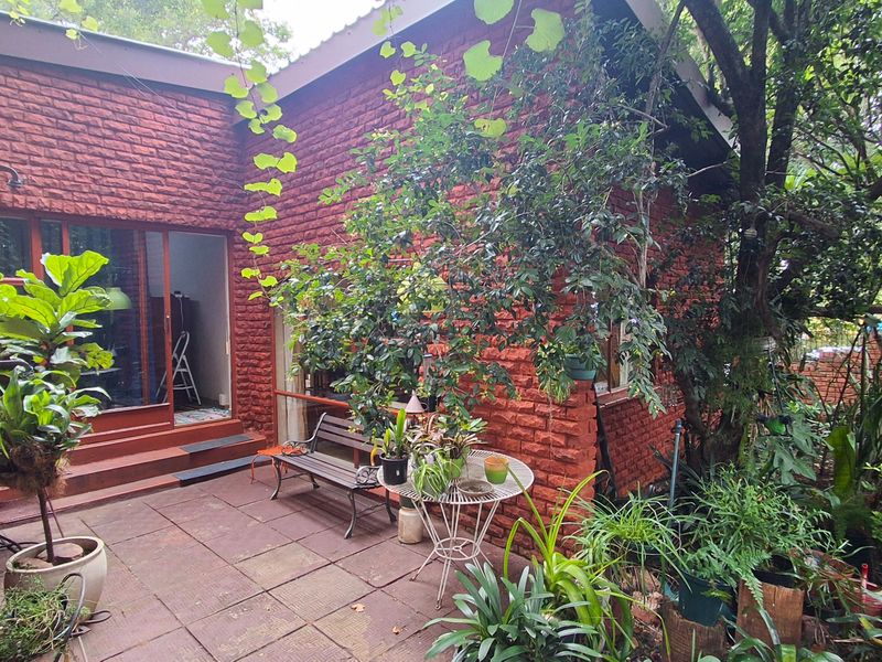 Charming 3-bedroom family home for sale in Schoemansville, Hartbeespoort! - Photo 3