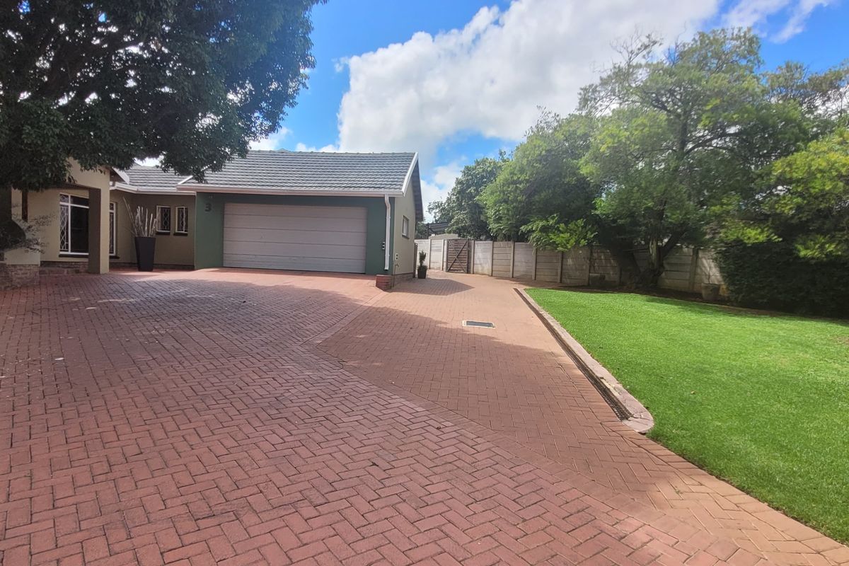 Move-in ready family home! - Photo 2