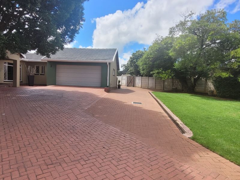 Move-in ready family home! - Photo 2