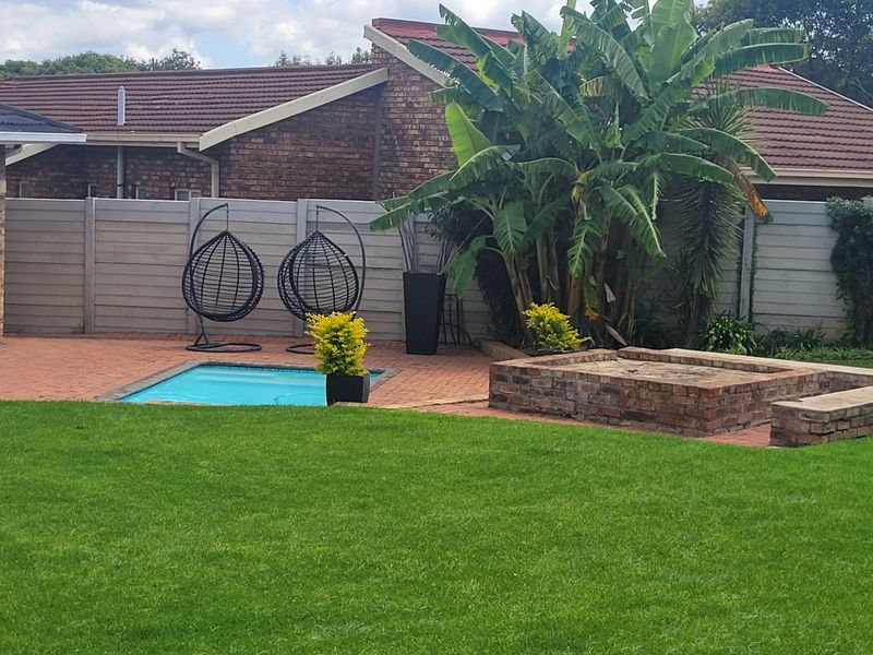 Move-in ready family home! - Photo 8