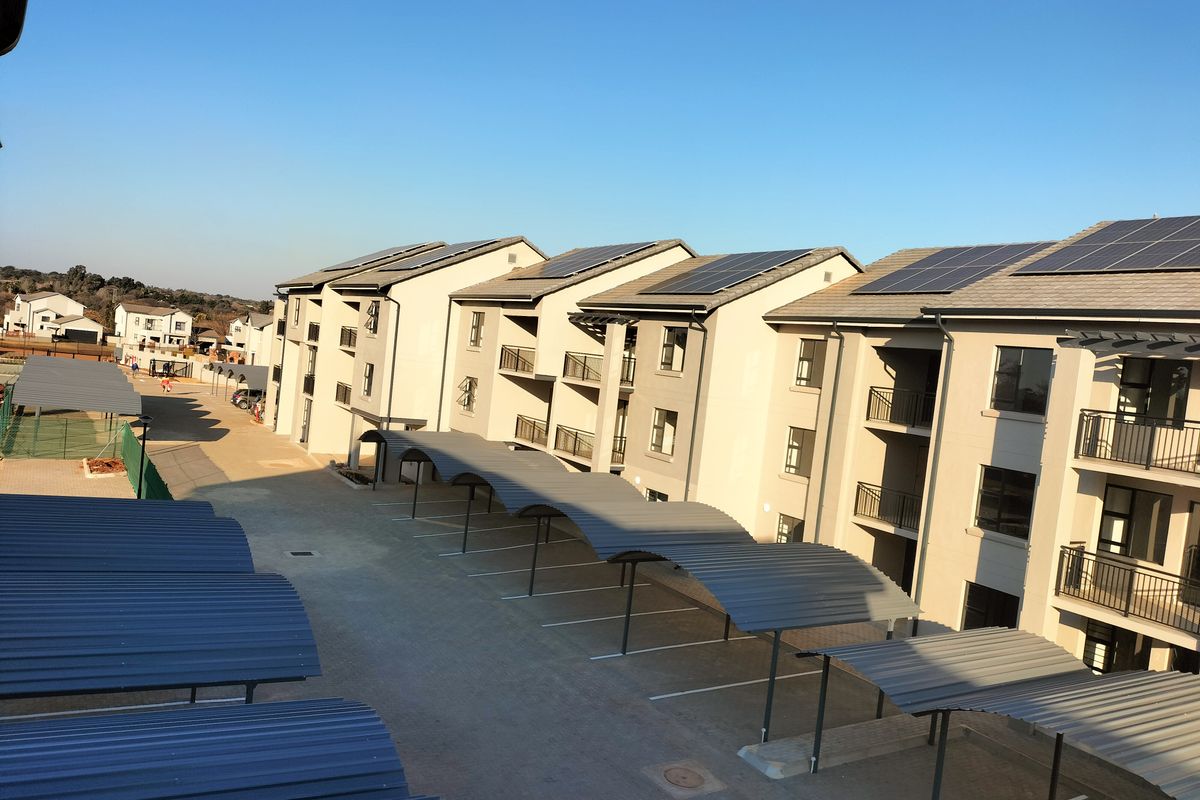 3 Bedroom 1st Floor Apartment for Sale in Du Vin Estate, Raslouw! - Photo 3