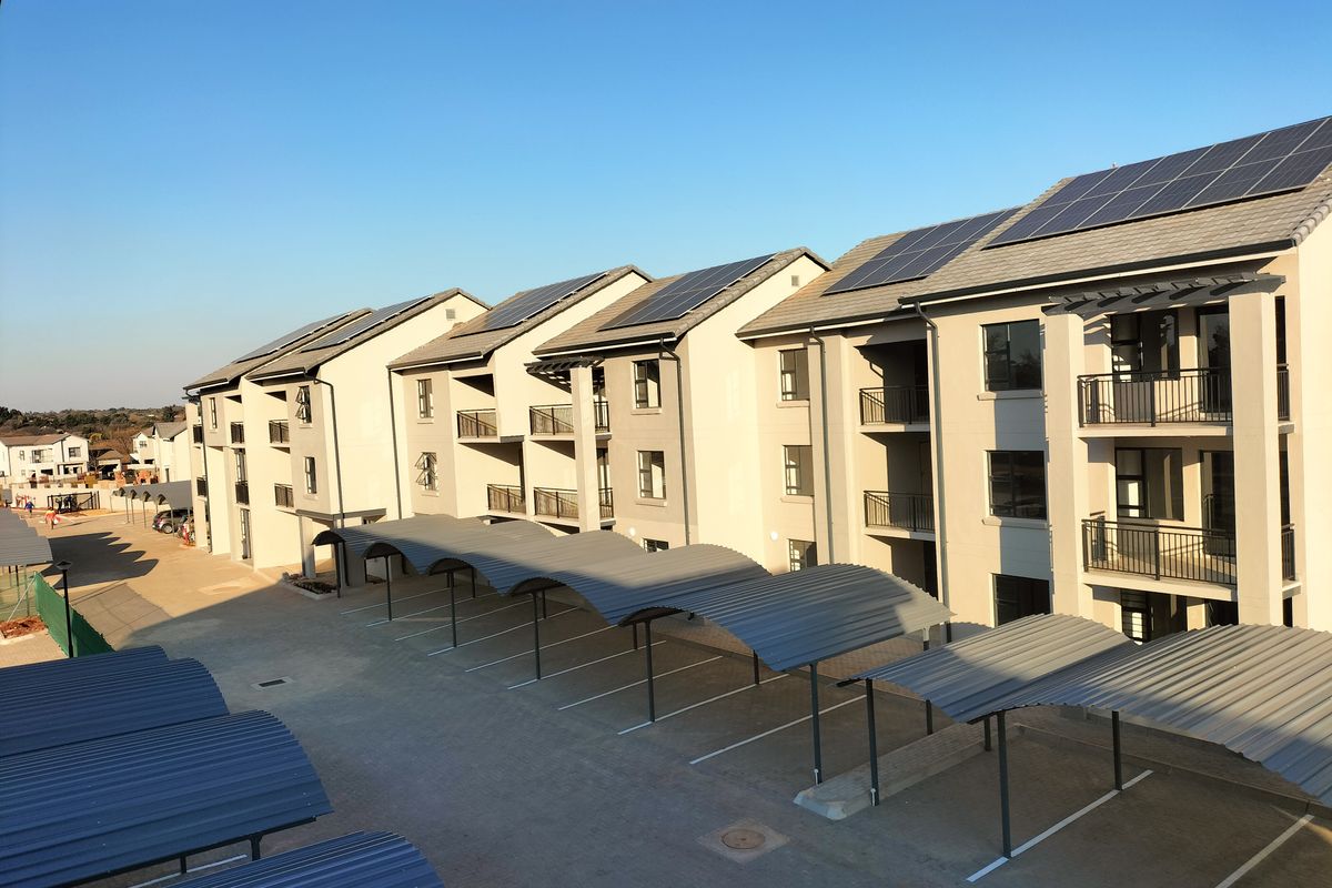 3 Bedroom 1st Floor Apartment for Sale in Du Vin Estate, Raslouw! - Photo 2