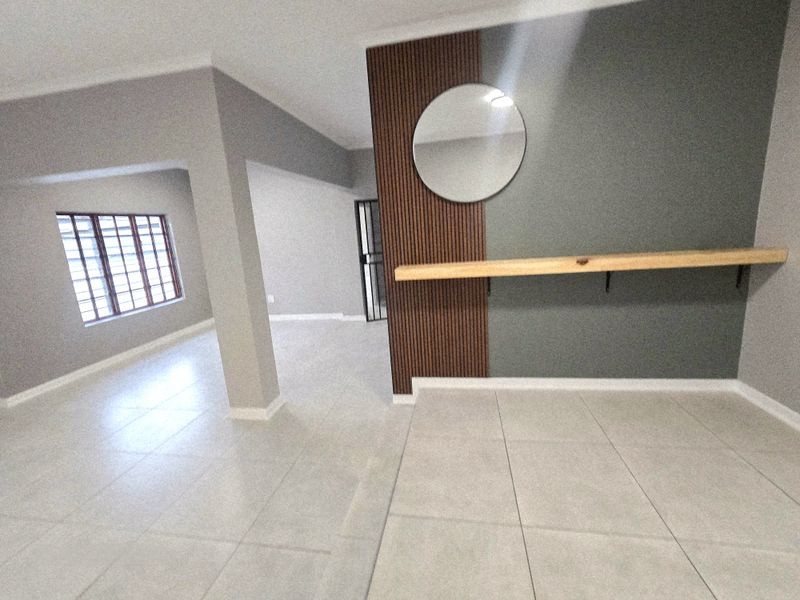 Spacious 4-bedroom home with 2 bathrooms and double garages, no transfer duty. - Photo 8