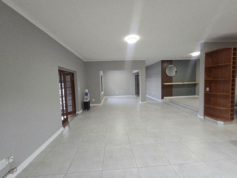 Spacious 4-bedroom home with 2 bathrooms and double garages, no transfer duty. - Photo 6