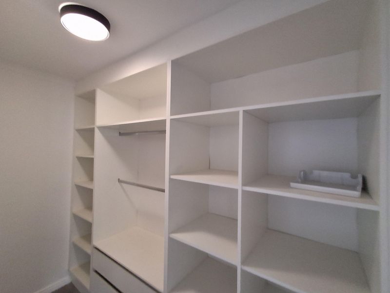 Spacious and modern - 1 Bedroom Apartment To Let - Photo 9